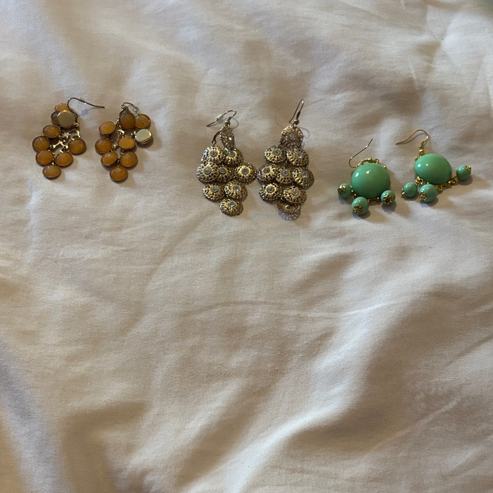 Elegant Gold and Green Dangle Earrings Set